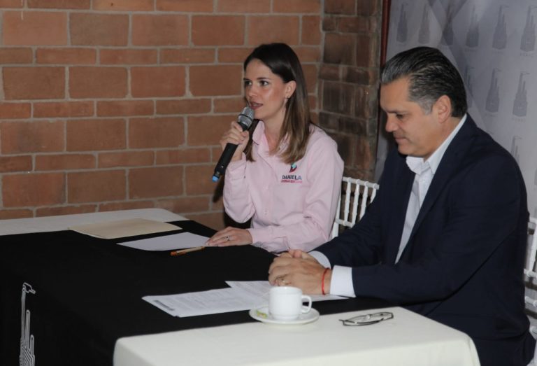 Daniela de los Santos Torres, reunión con integrantes de la Asociación de Industriales del Estado de Michoacán Asociación Civil (AIEMAC)