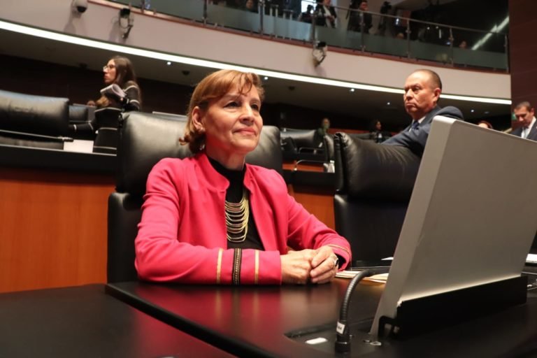FOTO SENADORA BLANCA PIÑA