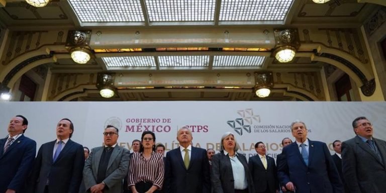 amlo_salariominim1200_notas31.2e16d0ba.fill-800x400-c100