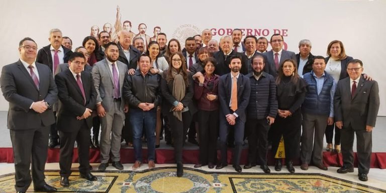 Amlo y superdelegados