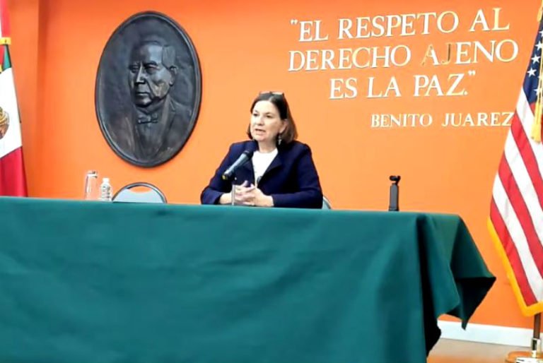 Embajadora en EEU