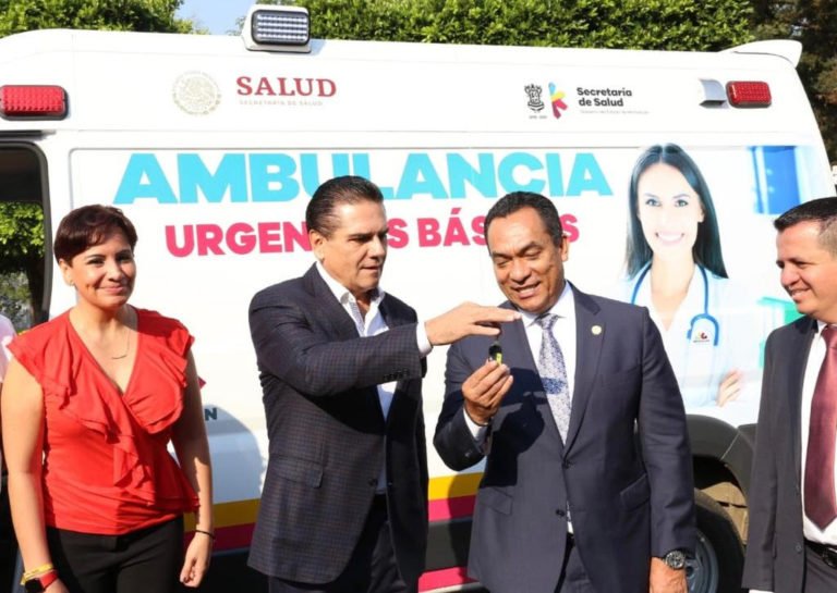 SIlvano entrega ambulancia