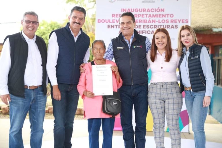 SILVANO ENTREGA  A DAMNIFICADOS