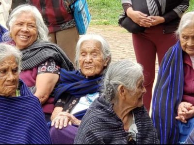 abueltias reciben pensiones