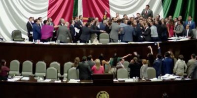 diputados se pelean en ribuna