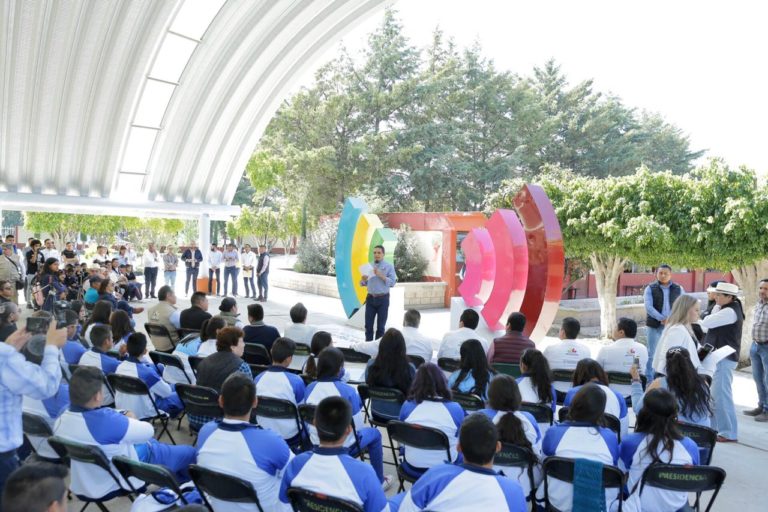 silano inaugura escuela en maravatio