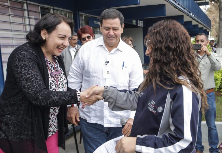 becas a jovenes benito  juarez
