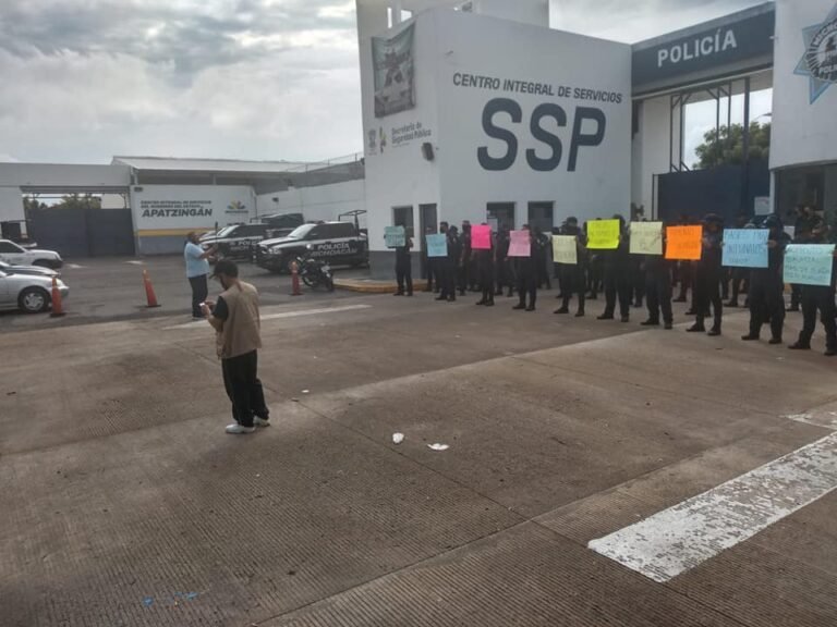 policías