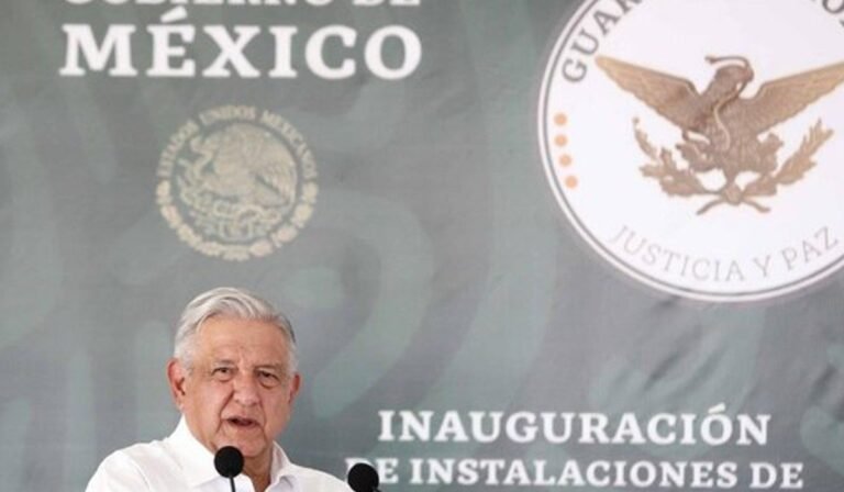 amlo_mexicali_autos_chocolate
