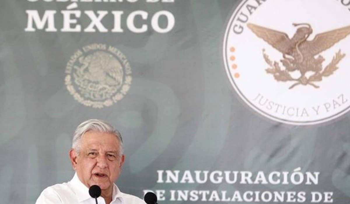 amlo_mexicali_autos_chocolate