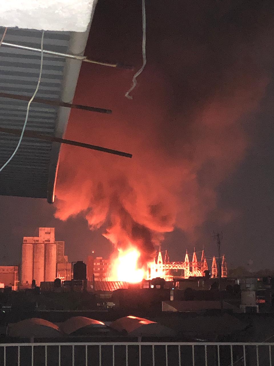Controlado en su totalidad el incendio en la subestacion de la CFE de la colonia Industrialen Morelia