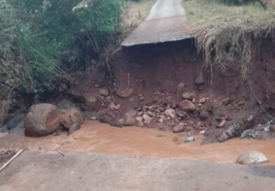 Colapsa puente por creciente del Río en Buenavista Tomatlán deja incomunicadas rancherías