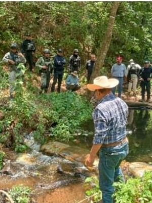 Desactivan tomas clandestinas de agua en Carácuaro