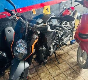 Localizan motocicletas alteradas en taller mecánico de Maravatío