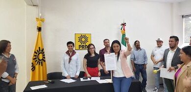 Susy Ruiz se registra como precandidata del PRD a la presidencia municipal de Irimbo