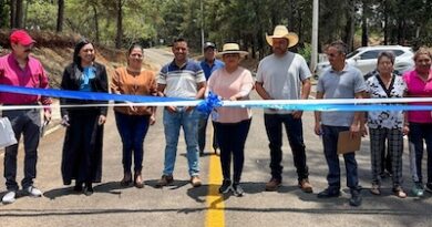 *Inaugura Alma Mireya González mantenimiento de vialidades en Atzimbo*