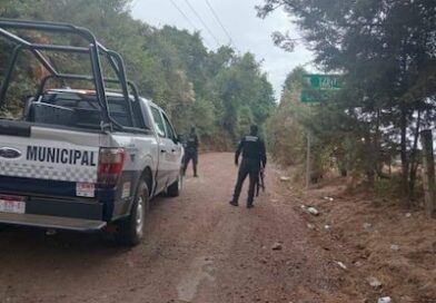 Roban camioneta con lujo de violencia en Santa Clara del Cobre.