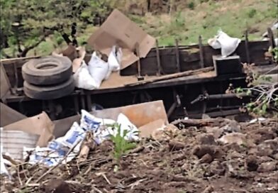 Saldo de 6 lesionados al caer una camioneta a un barranco.