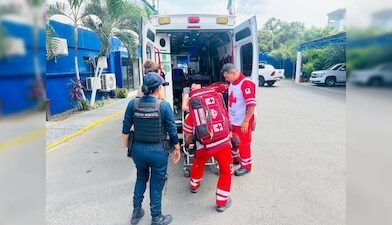 Evitan que turista estadounidense muriera ahogado, en LC
