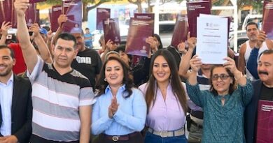 Garantiza Zacapu certeza jurídica a 80 familias del Frente Popular con entregan escrituras Mónica Valdez y Gladyz Butanda