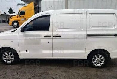 Federales investigan el robo de medicamento por sujetos fuertemente armados en la Autopista de Occidente.