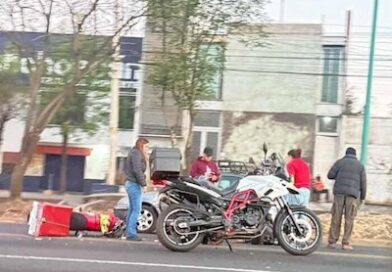 Motociclista, resultó gravemente lesionado tras chocar con un vehículo en la avenida Madero Poniente.