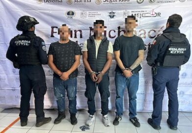Operativos en Uruapan dejan 5 detenidos por posesión de droga y armas de fuego.