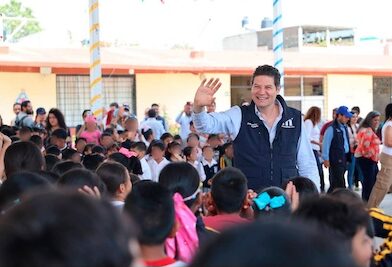 Alfonso Martínez, aliado de la educación; techumbres y cancha deportiva al Norte de Morelia