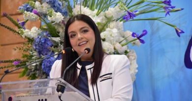 La familia es bastión que protege y sostiene a la sociedad: Tere Herrera