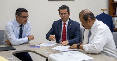 Administración de Yarabí Ávila cumple con docentes de la Facultad de Derecho