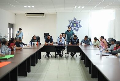 Atiende Adolfo Torres a colonos de Ciudad Jardín y La Esperanza