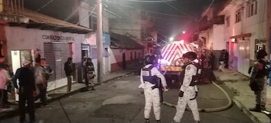 Incendio de un domicilio dejó un saldo de un fallecido y cuatro rescatados en la zona centro de Uruapan.