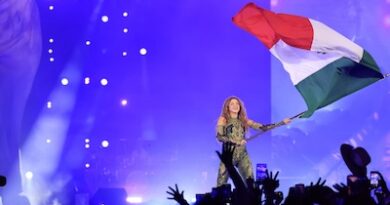 Shakira Rompe récord de asistencia al cantar ante más de 400 mil fans en el Zócalo