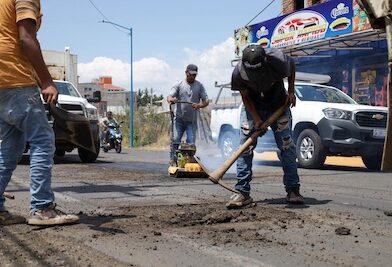 Mejora Gobierno de Quiroga vialidades con trabajos de bacheo en el Libramiento