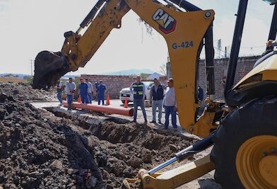 Adolfo Torres recorre obra sanitaria en colonia Lago I