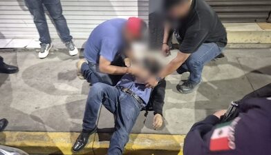 Atacan a balazos al dueño de la joyería Urano, en la colonia Ramón Farías.