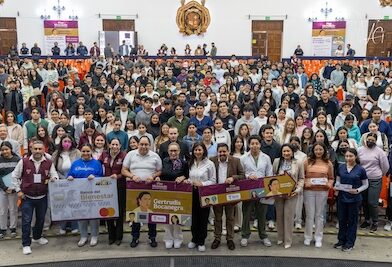 Yaraví Avíla reconoce apoyo de la presidenta Claudia Sheinbaum a jóvenes nicolaitas con beca Gertrudis Bocanegra