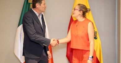 Ofrece Alfonso Martínez ruta a Yarabí Ávila para saldar históricos adeudos de UMSNH