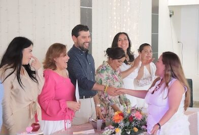 Octavio Ocampo reconoce y celebra a educadoras de Zitácuaro en su día