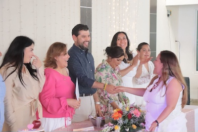 Octavio Ocampo reconoce y celebra a educadoras de Zitácuaro en su día