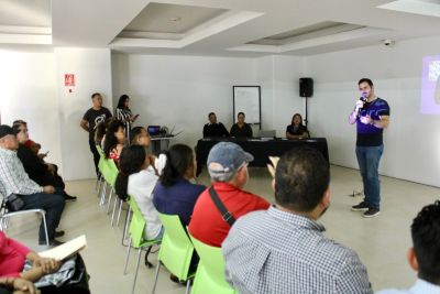 Yankel Benítez promueve capacitación Punto Naranja en Sector República