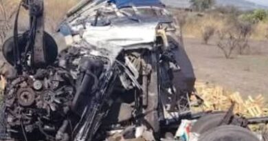 Vuelca tráiler cargado de jitomate en La Piedad; hay un lesionado