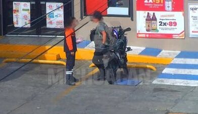 C5 ubica a hombre armado y Policía de Morelia lo detiene en Oxxo