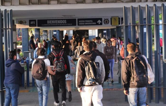 Docentes y estudiantes de la UMSNH regresan a clases presenciales