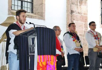 ¡Llévate a mamá al concierto de «El Buki» comprando artesanía michoacana!