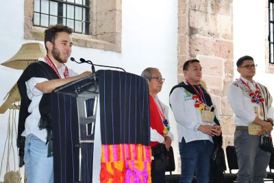 ¡Llévate a mamá al concierto de «El Buki» comprando artesanía michoacana!