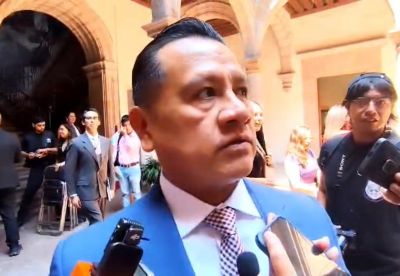 Fiscalía mantiene abierta línea de investigación por asesinato de Carlos Manzo; declara ex colaborador.