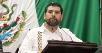 Octavio Ocampo plantea licencias parentales y sistemas de cuidados para madres trabajadoras de Michoacán