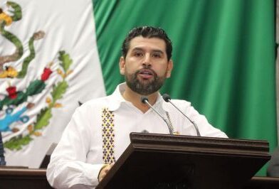 Octavio Ocampo plantea licencias parentales y sistemas de cuidados para madres trabajadoras de Michoacán