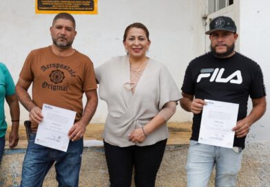 Alma Mireya González toma protesta a nuevos encargados del orden en Caríngaro y refrenda trabajo cercano con la población